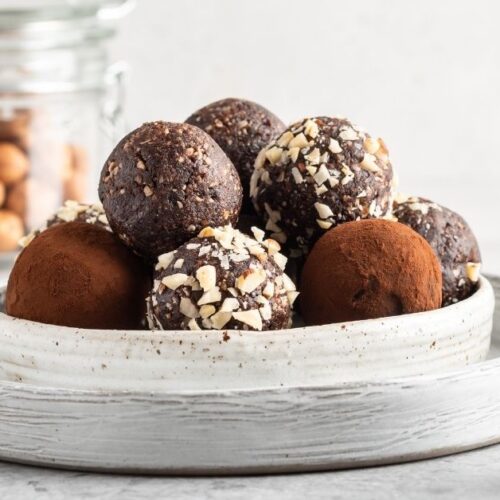 Mindful Eating Made Easy: Top Nutrient-Dense Snacks in Abu Dhabi and Dubai